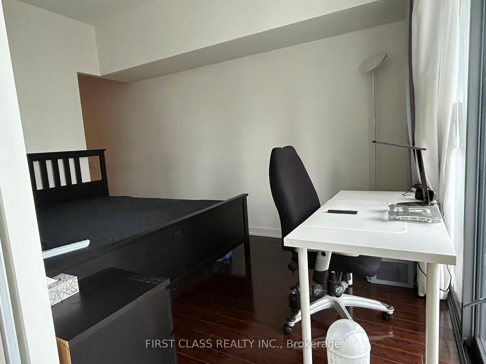 33 Charles Street E, Unit 1409 thumbnail 9