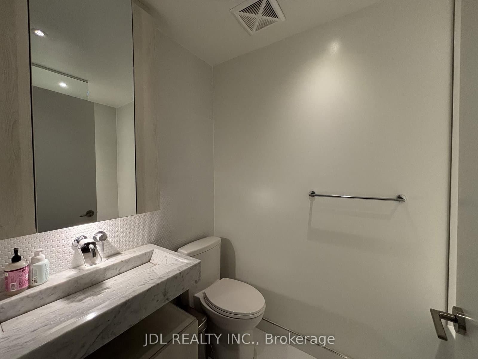 11 Yorkville Avenue, Unit 1110 thumbnail 12