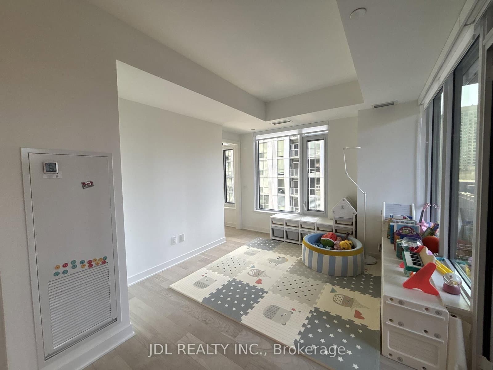 11 Yorkville Avenue, Unit 1110 thumbnail 7
