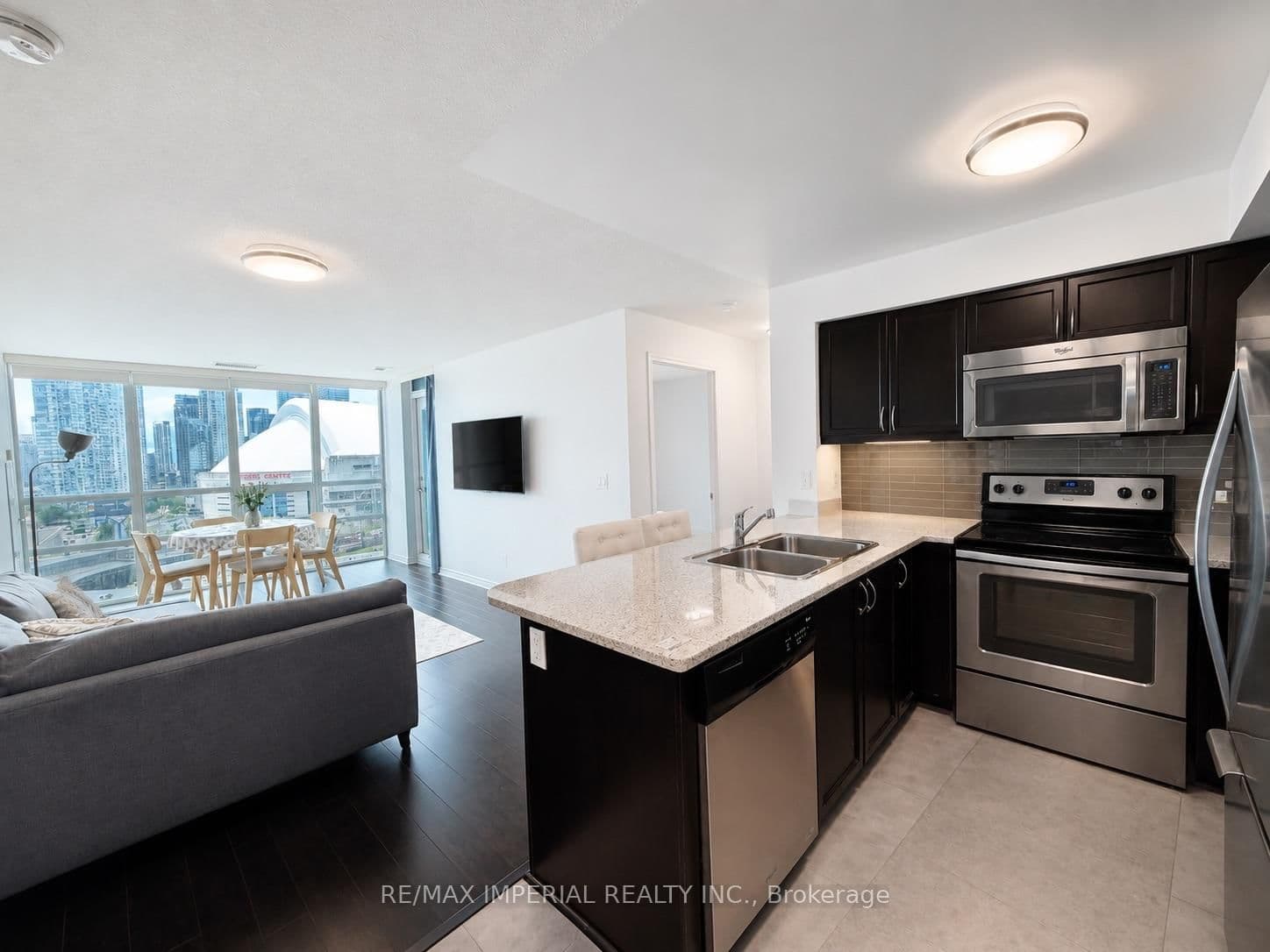 25 Lower Simcoe Street, Unit PH15 thumbnail 3