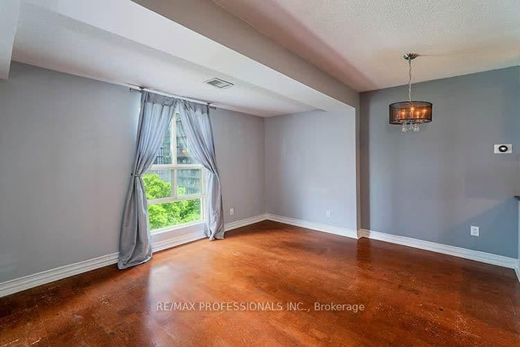 88 Charles Street E, Unit 702 thumbnail 12