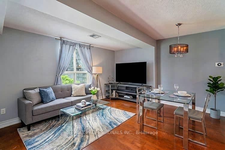 88 Charles Street E, Unit 702 thumbnail 13