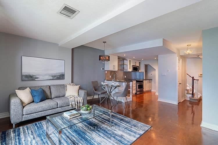 88 Charles Street E, Unit 702 thumbnail 16