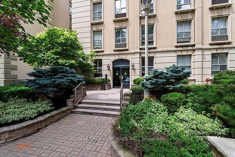 88 Charles Street E, Unit 702 thumbnail 2