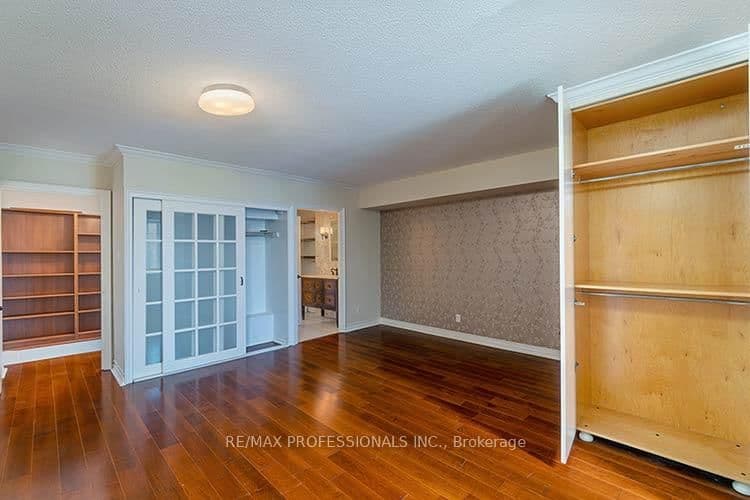 88 Charles Street E, Unit 702 thumbnail 26