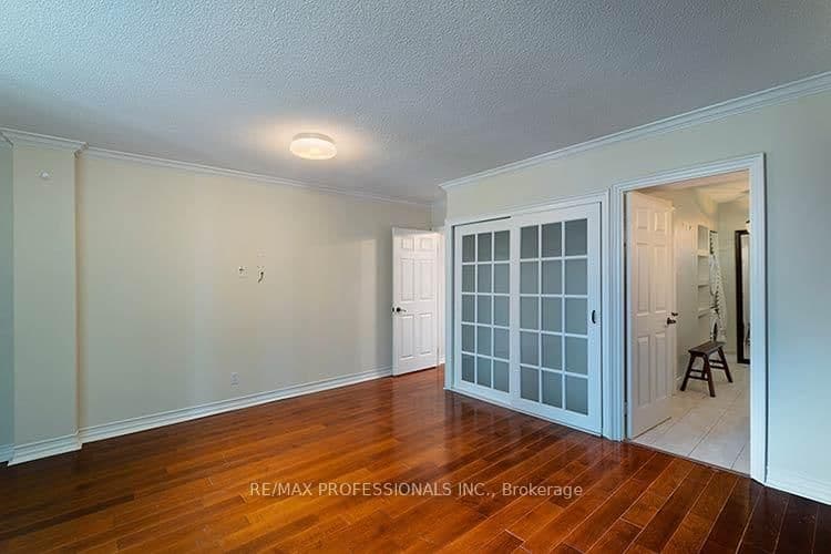 88 Charles Street E, Unit 702 thumbnail 27