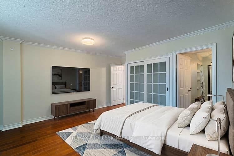 88 Charles Street E, Unit 702 thumbnail 28