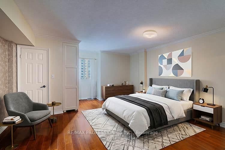 88 Charles Street E, Unit 702 thumbnail 30