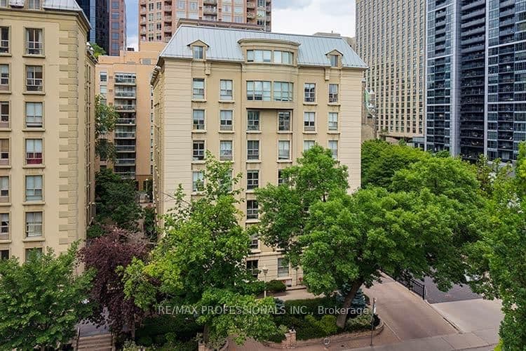 88 Charles Street E, Unit 702 thumbnail 34