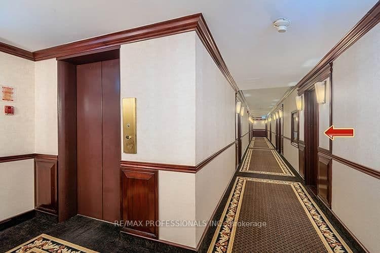 88 Charles Street E, Unit 702 thumbnail 7