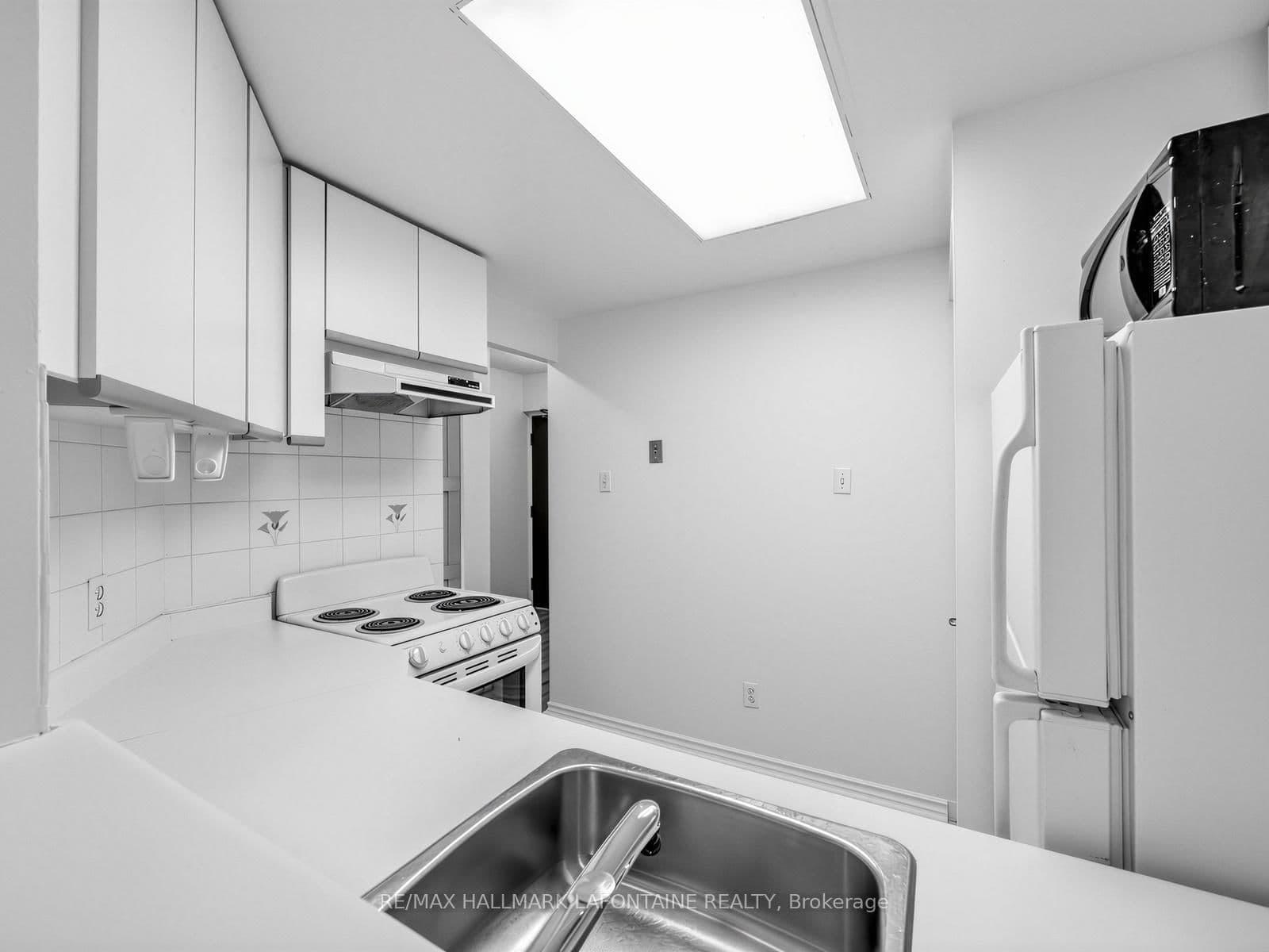88 Charles Street E, Unit 504 thumbnail 12