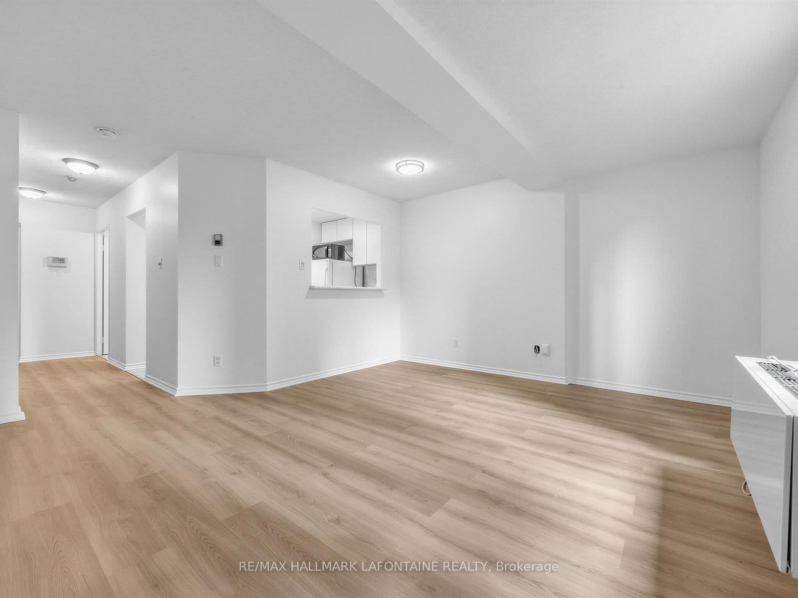 88 Charles Street E, Unit 504 thumbnail 16