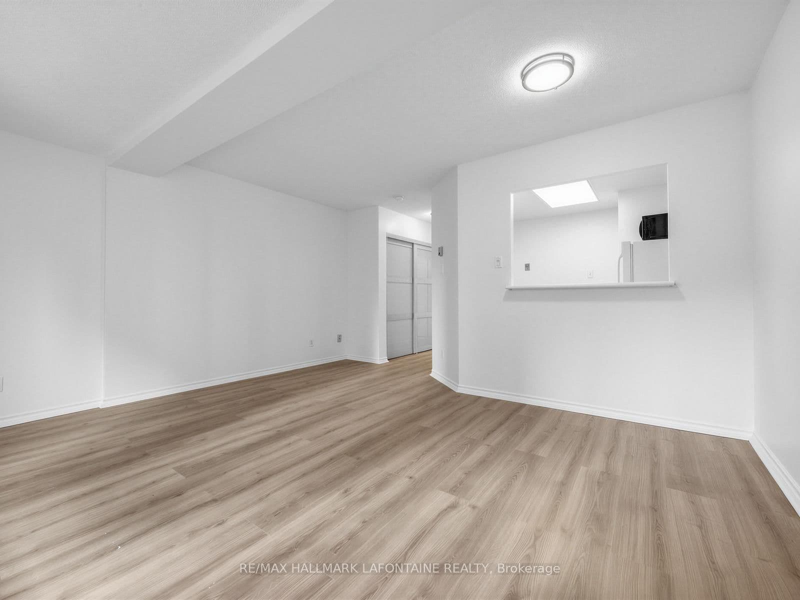 88 Charles Street E, Unit 504 thumbnail 19