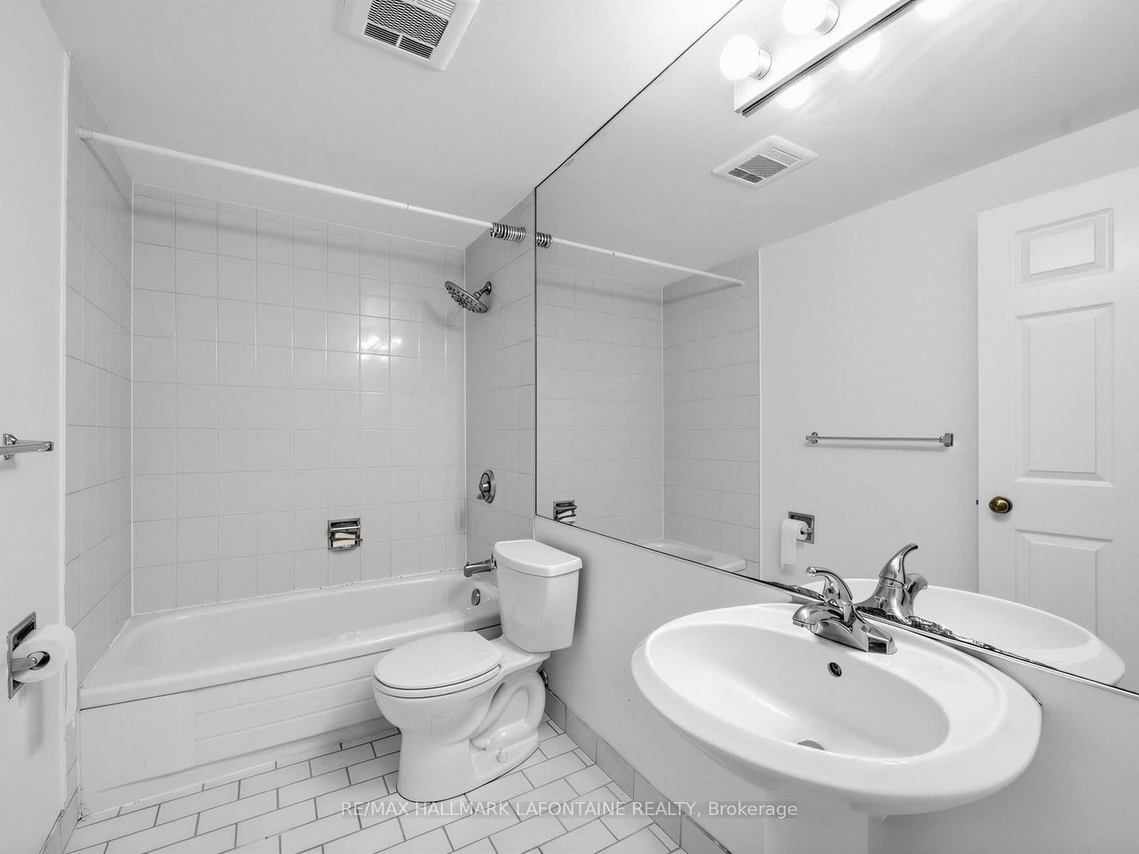 88 Charles Street E, Unit 504 thumbnail 24