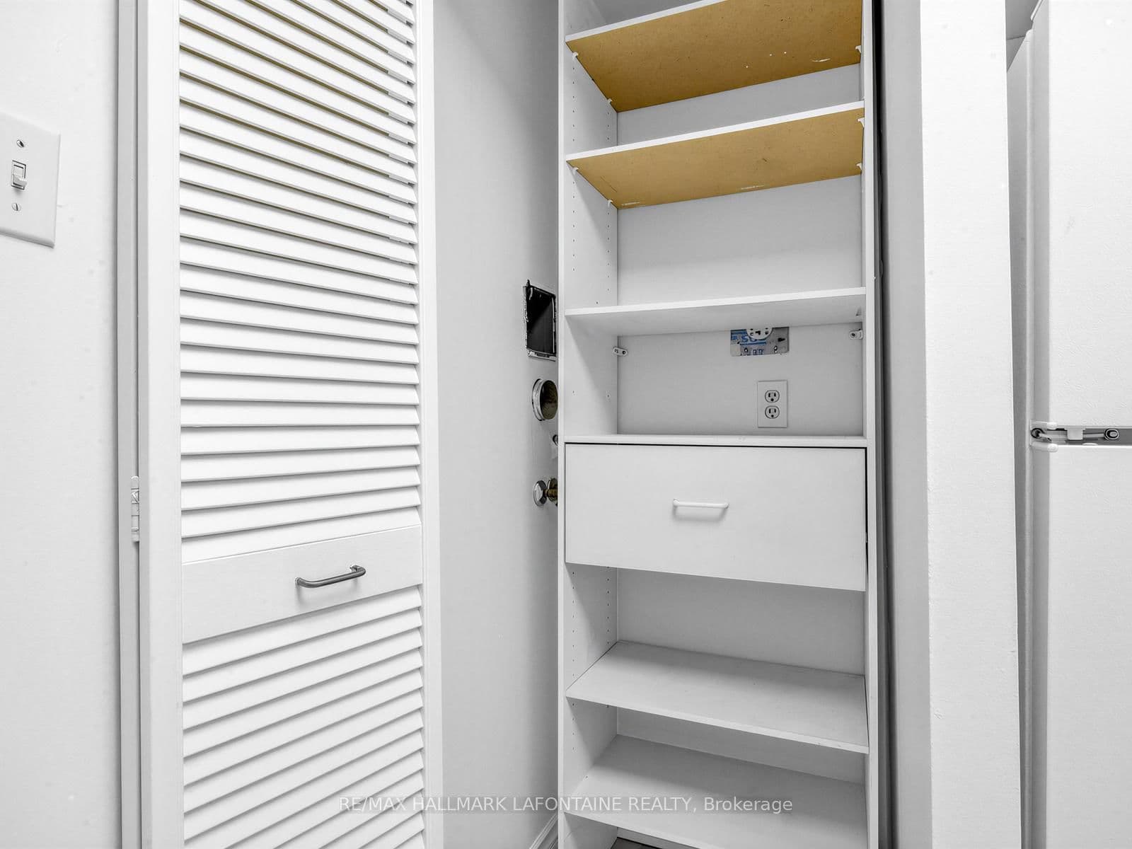 88 Charles Street E, Unit 504 thumbnail 25