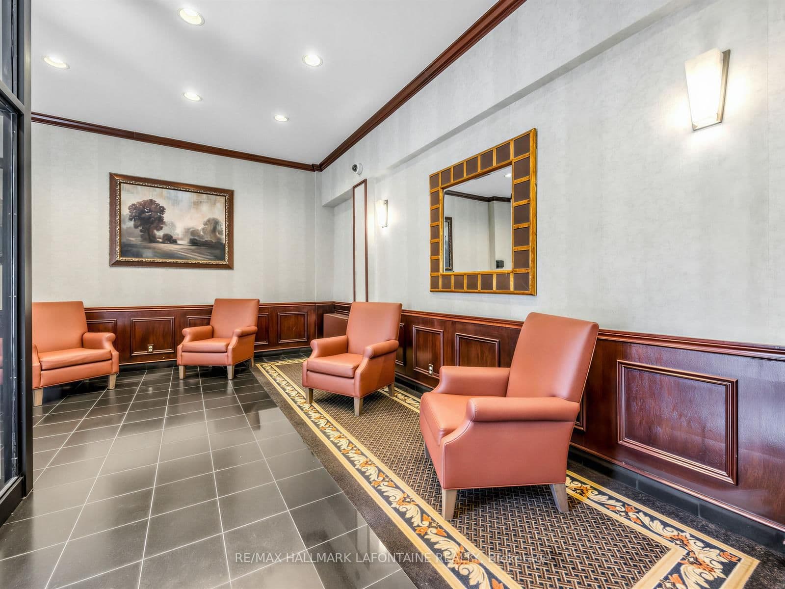 88 Charles Street E, Unit 504 thumbnail 3