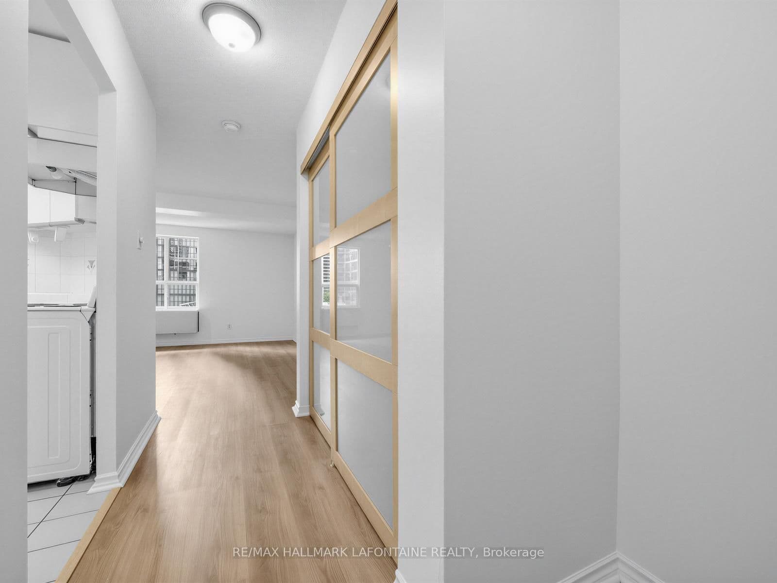 88 Charles Street E, Unit 504 thumbnail 5