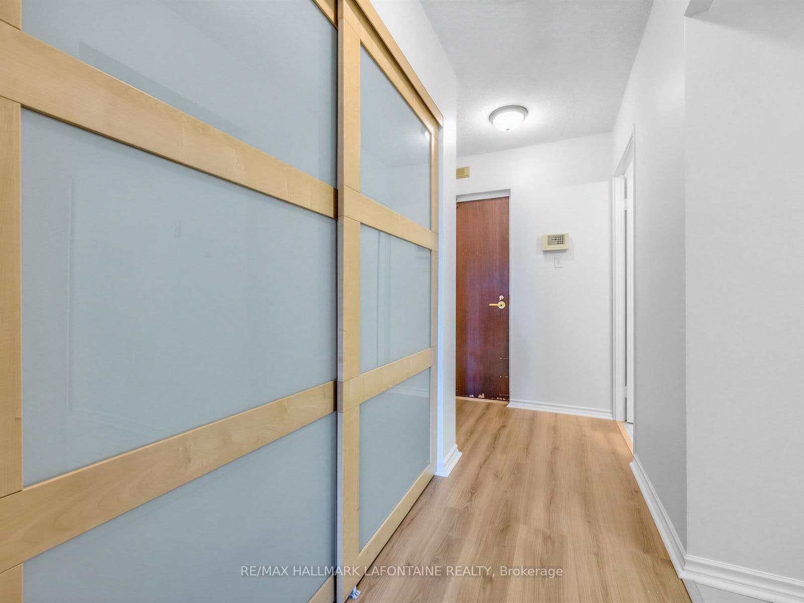 88 Charles Street E, Unit 504 thumbnail 6
