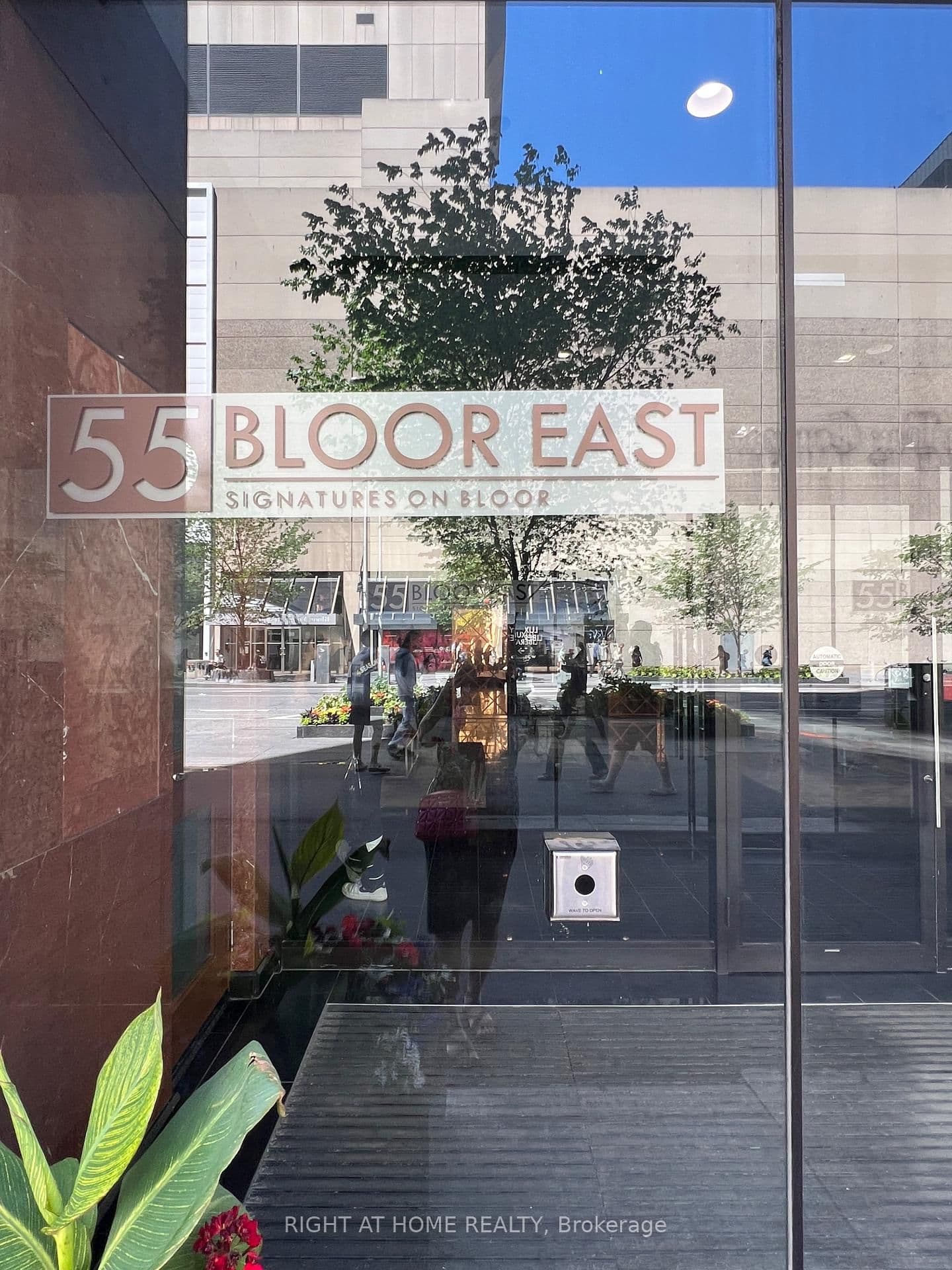55 Bloor Street E, Unit 1702 thumbnail 2