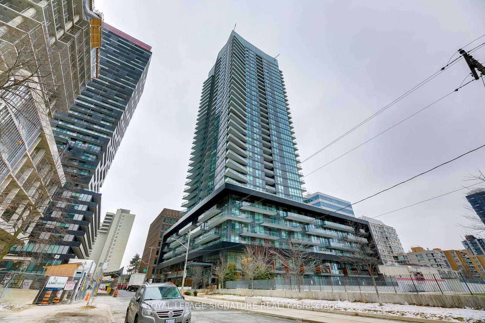30 Roehampton Avenue, Unit 806