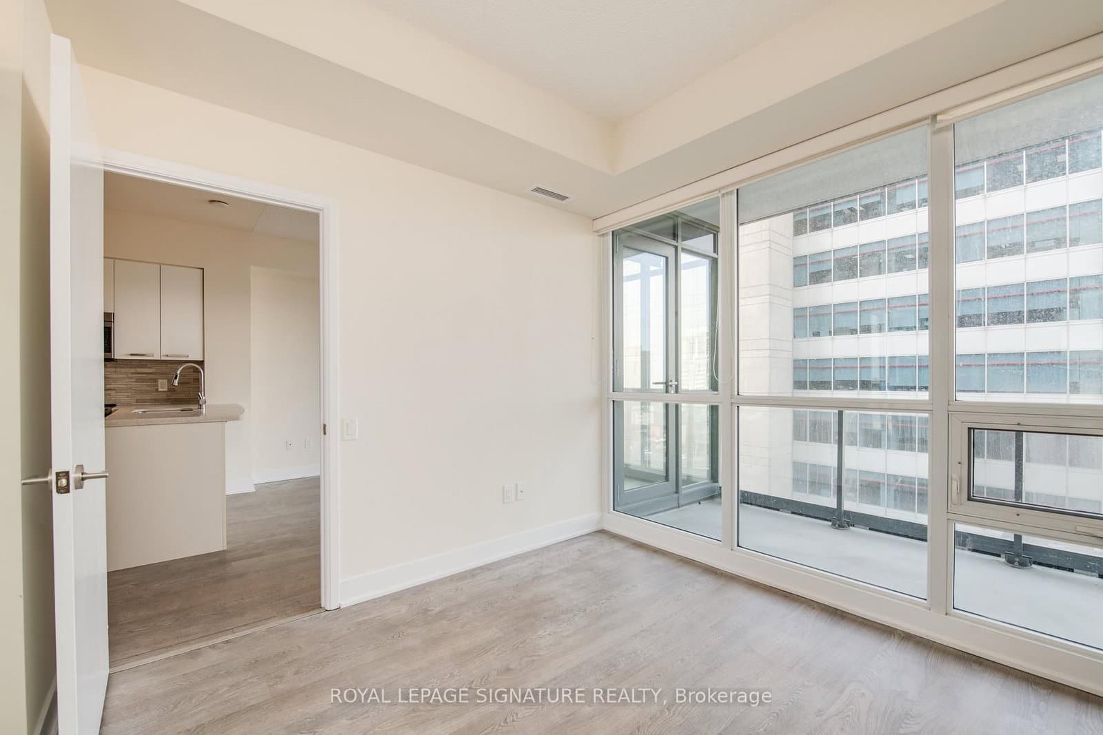 30 Roehampton Avenue, Unit 806 thumbnail 15