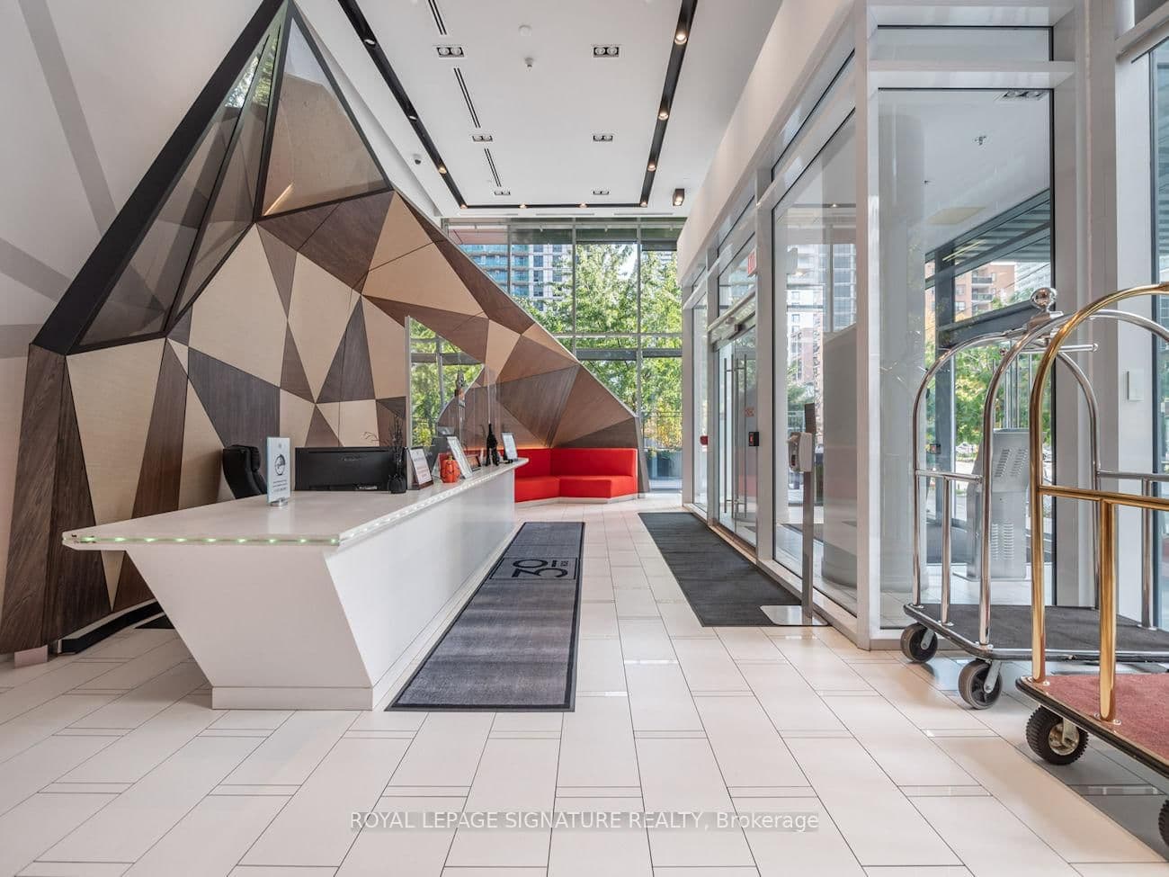 30 Roehampton Avenue, Unit 806 thumbnail 3