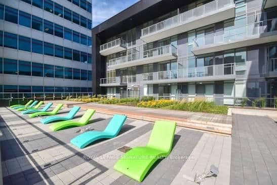 30 Roehampton Avenue, Unit 806 thumbnail 30