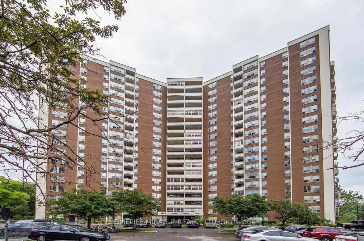 #216 - 60 Pavane Linkway