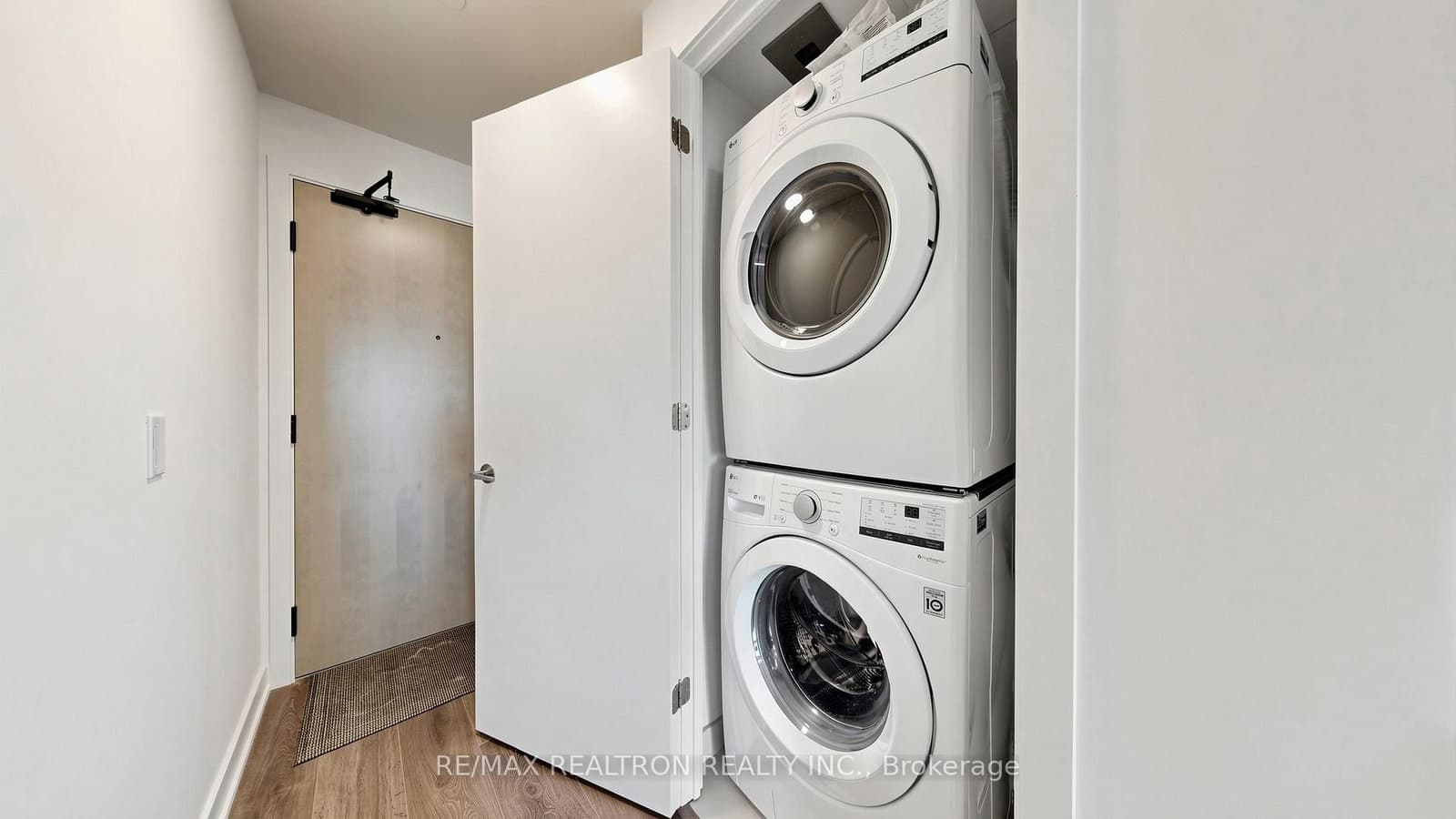 130 River Street, Unit 901 thumbnail 19