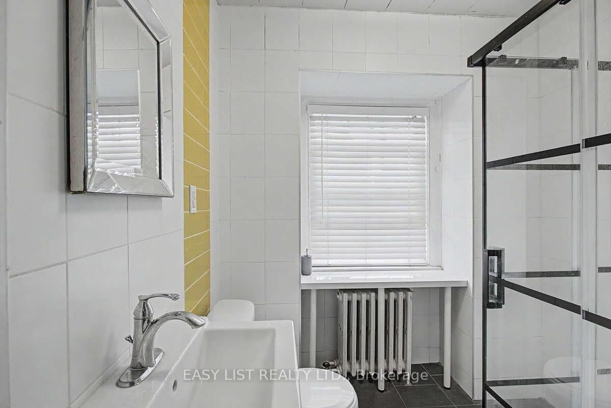 77 Avondale Avenue thumbnail 15