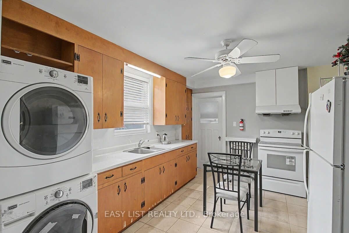 77 Avondale Avenue thumbnail 4