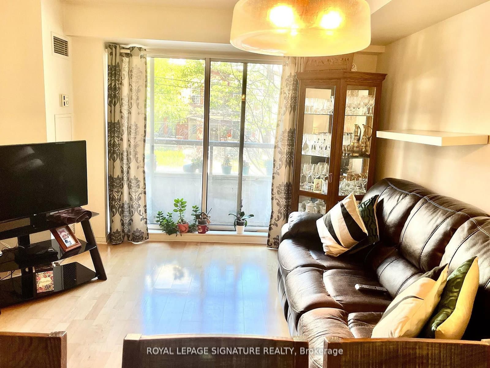 140 Bathurst Street, Unit 207 thumbnail 8