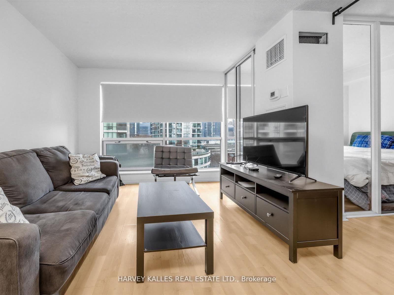 10 Yonge Street, Unit 705 thumbnail 18