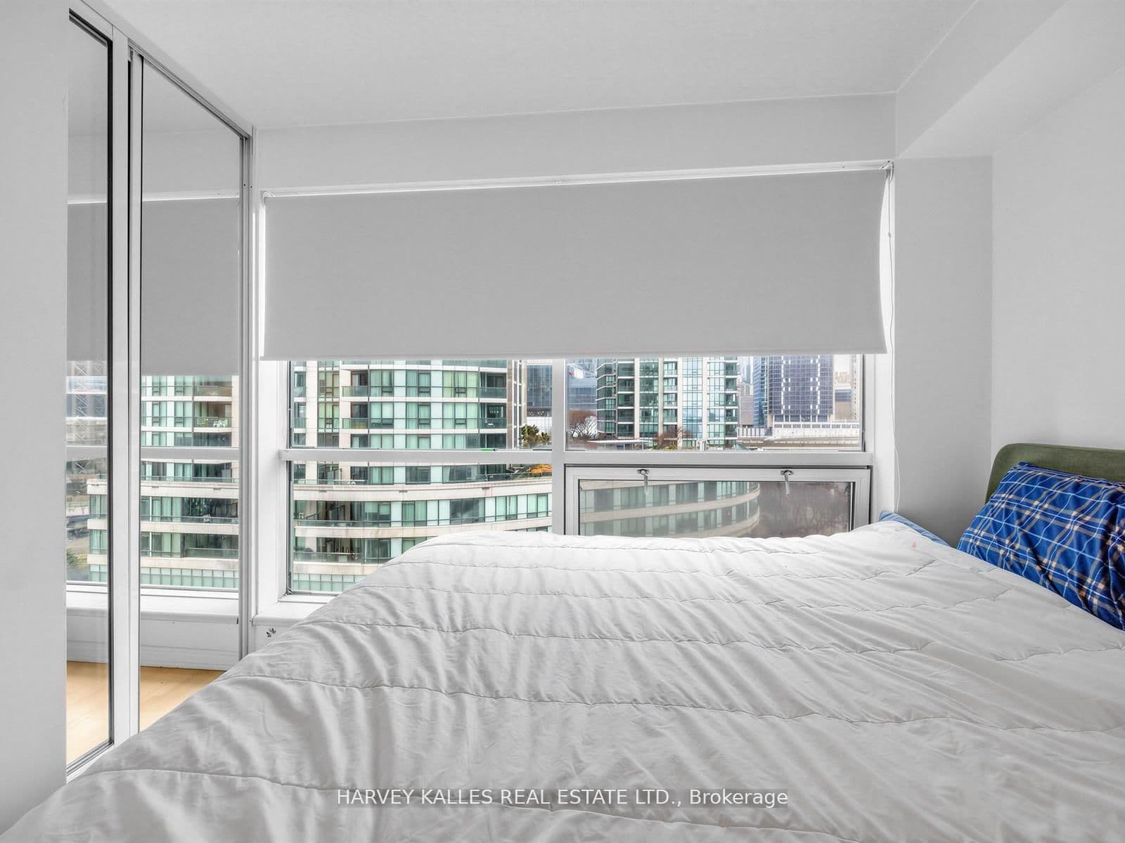 10 Yonge Street, Unit 705 thumbnail 23
