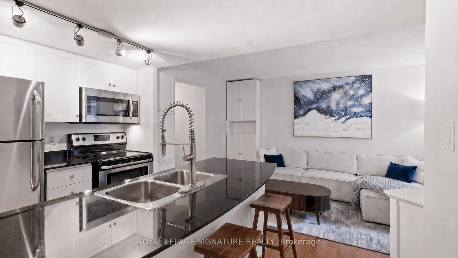 323 Richmond Street E, Unit 704 thumbnail 9
