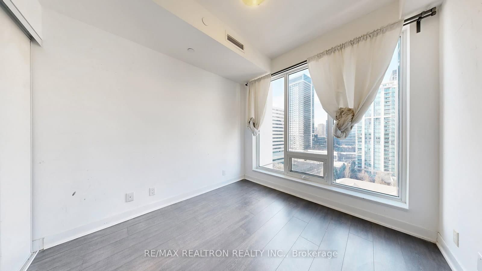 28 Avondale Avenue, Unit 1102 thumbnail 19