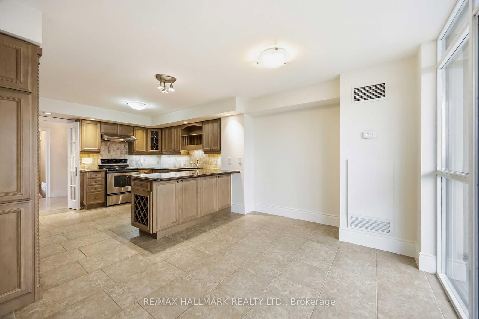 80 Harrison Garden Boulevard, Unit 1821 thumbnail 15