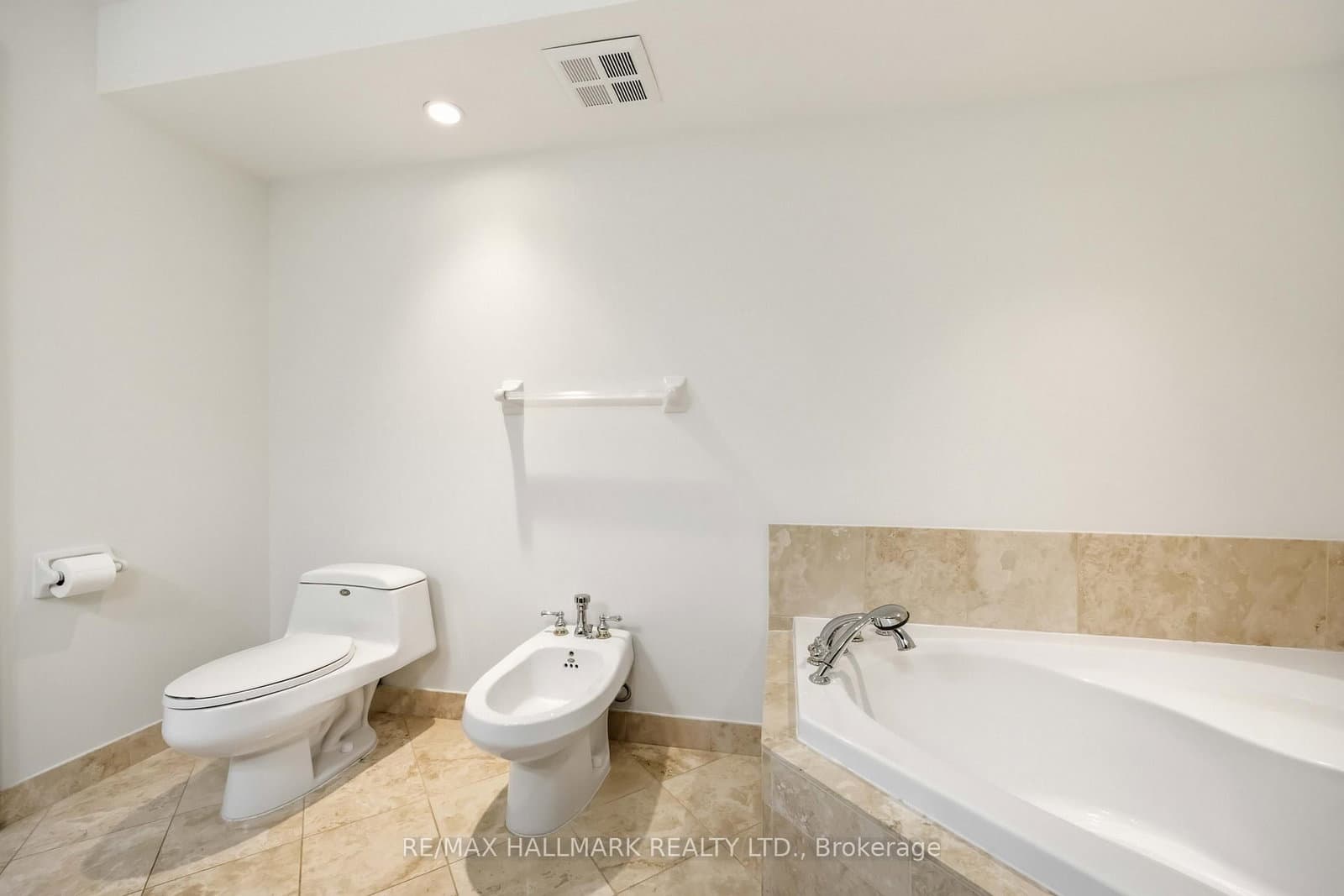 80 Harrison Garden Boulevard, Unit 1821 thumbnail 19