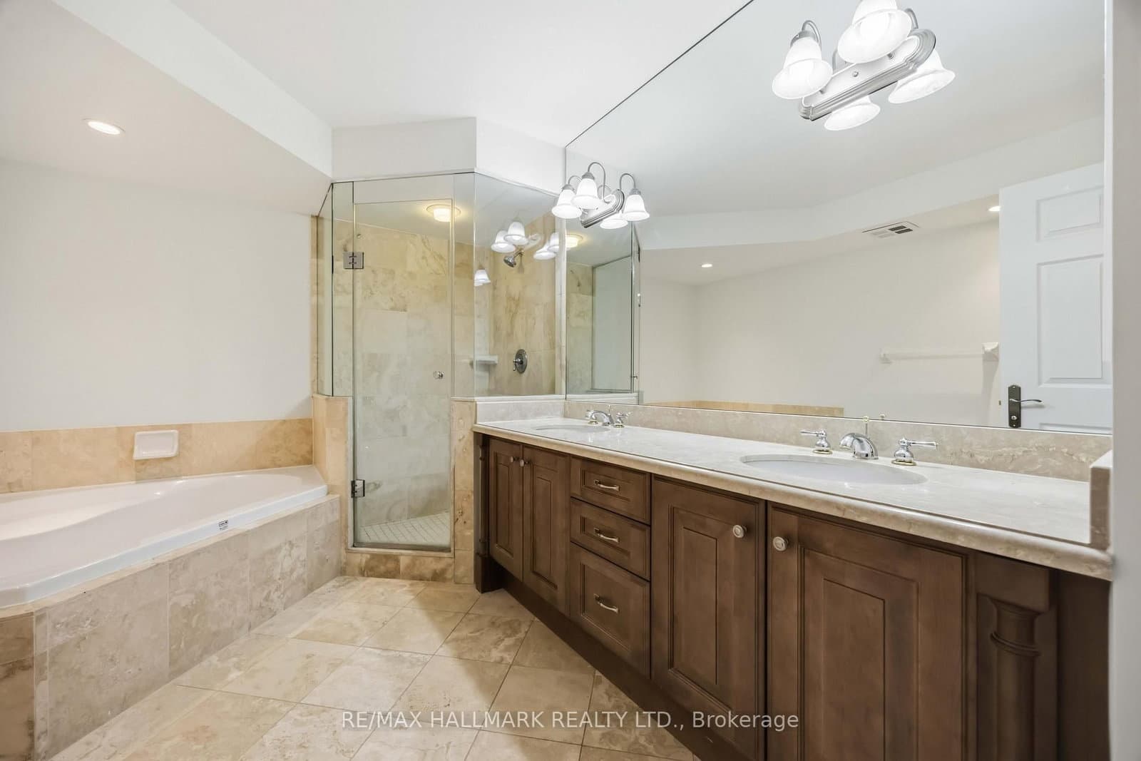 80 Harrison Garden Boulevard, Unit 1821 thumbnail 20