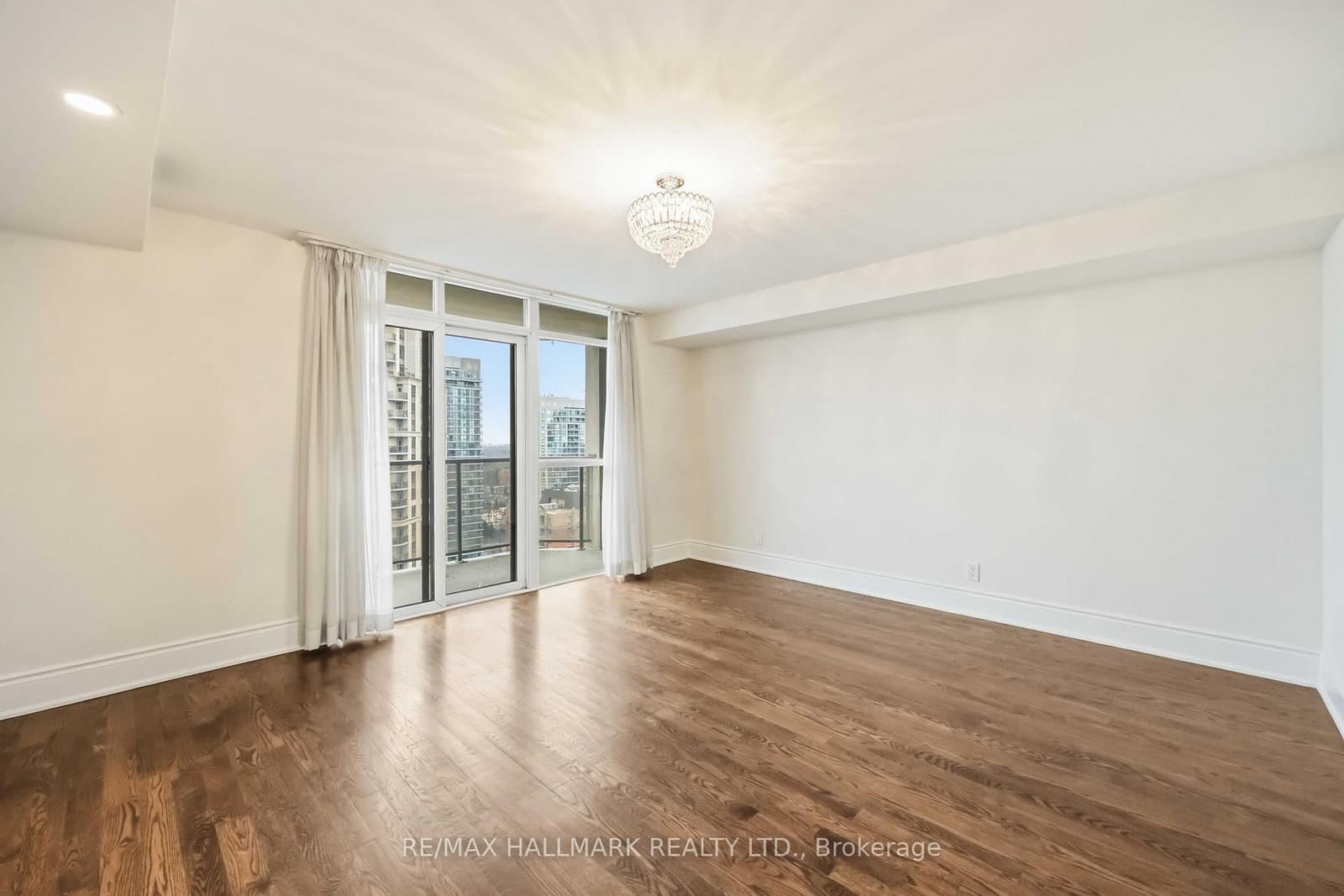 80 Harrison Garden Boulevard, Unit 1821 thumbnail 22