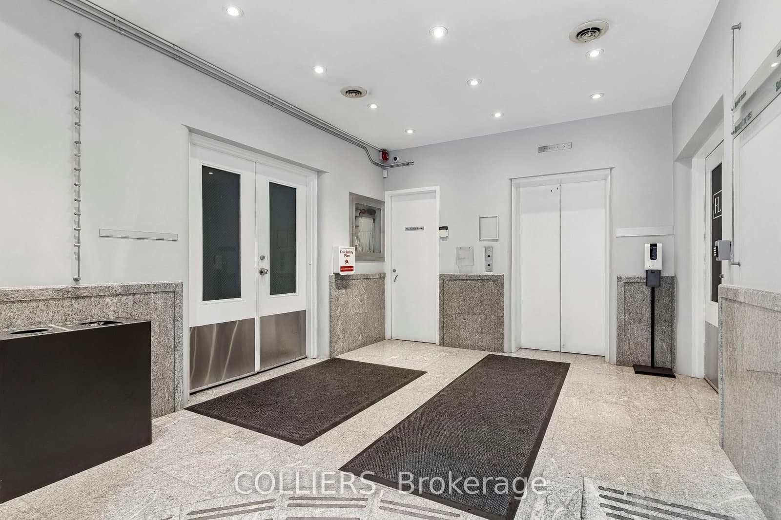 116 Simcoe Street, Unit 100 thumbnail 3