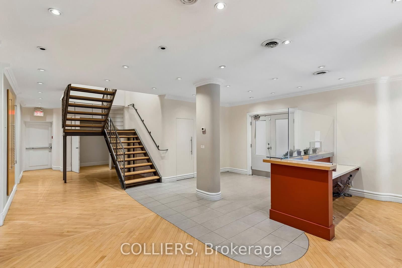 116 Simcoe Street, Unit 100 thumbnail 5