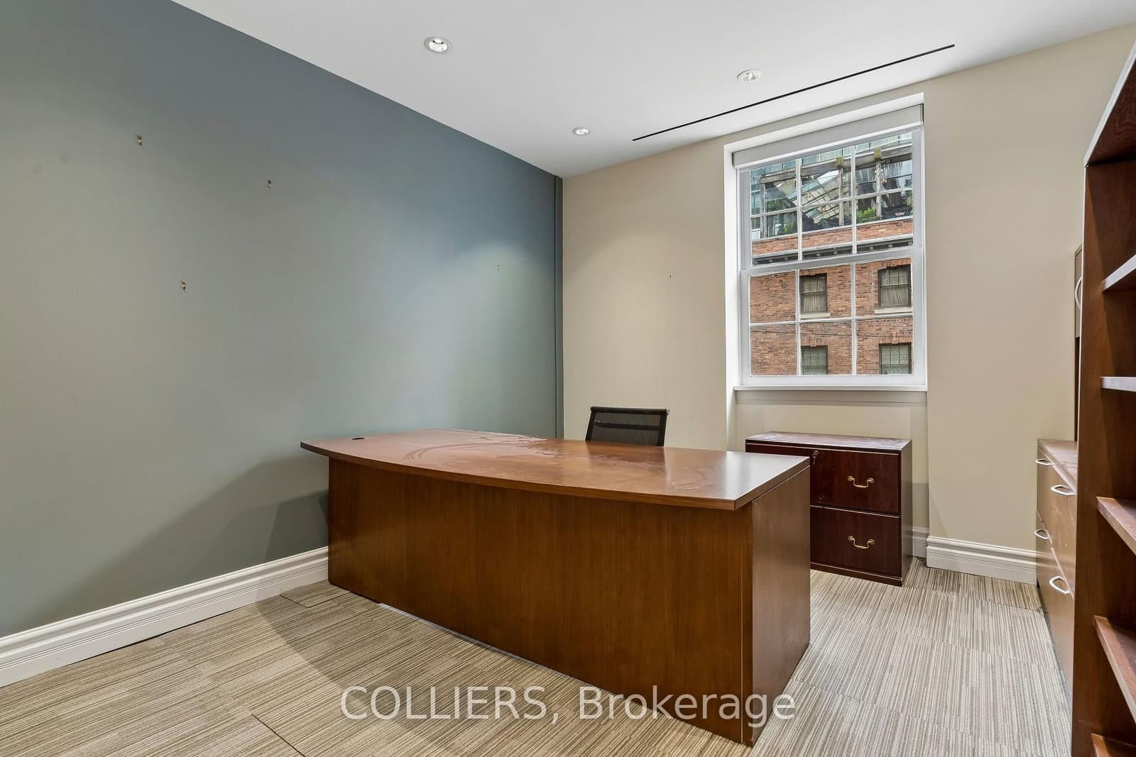 116 Simcoe Street, Unit 100 thumbnail 9