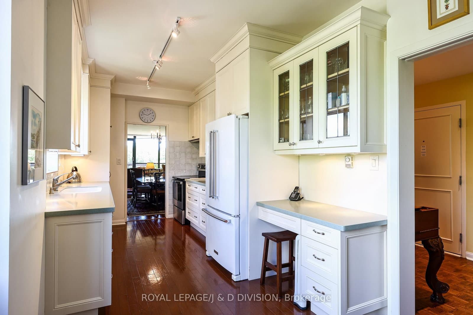 407 Walmer Road, Unit 401 thumbnail 16