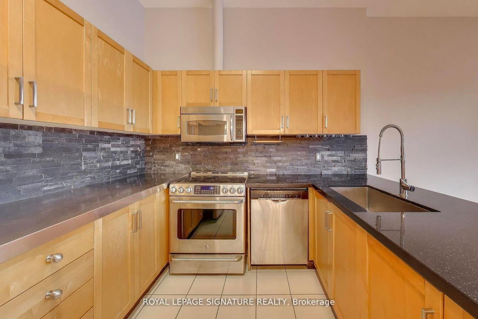 700 King Street W, Unit 801 thumbnail 5