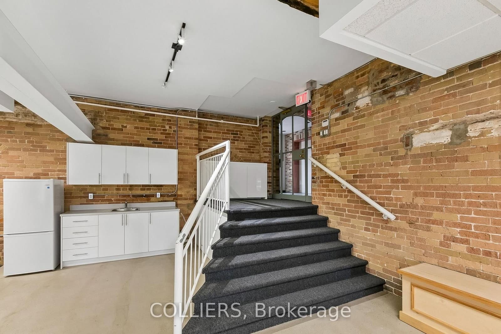 478 Queen Street E, Unit 301 thumbnail 4