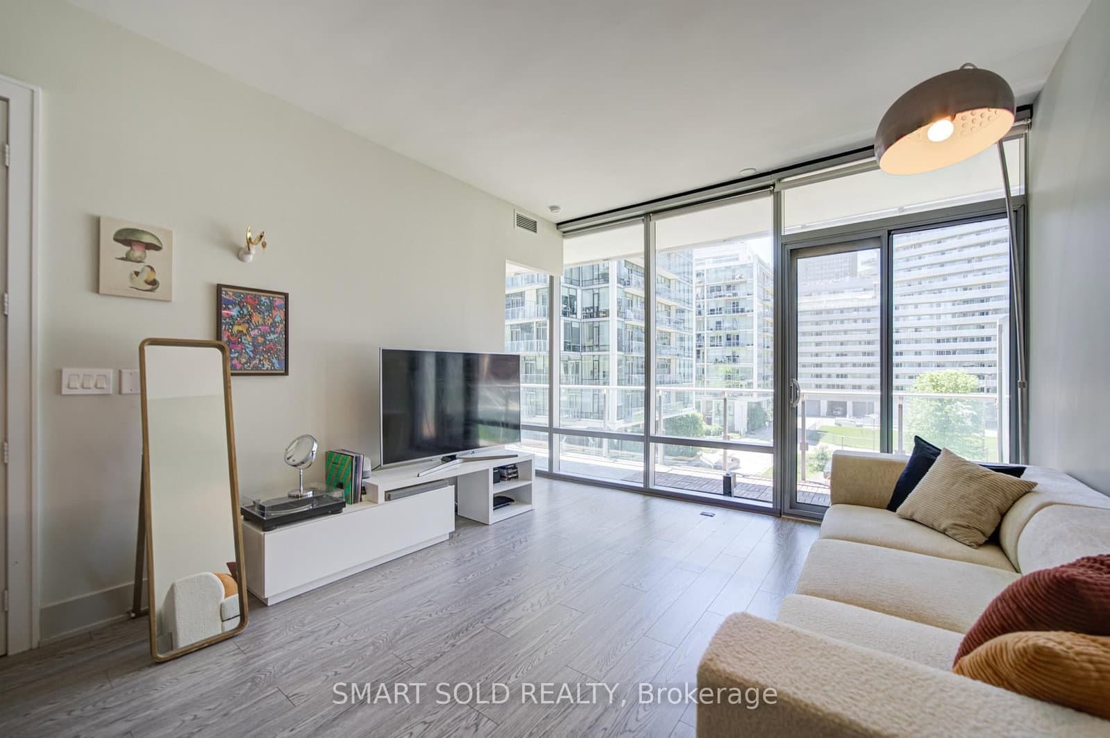 39 Queens Quay E, Unit 436 thumbnail 12
