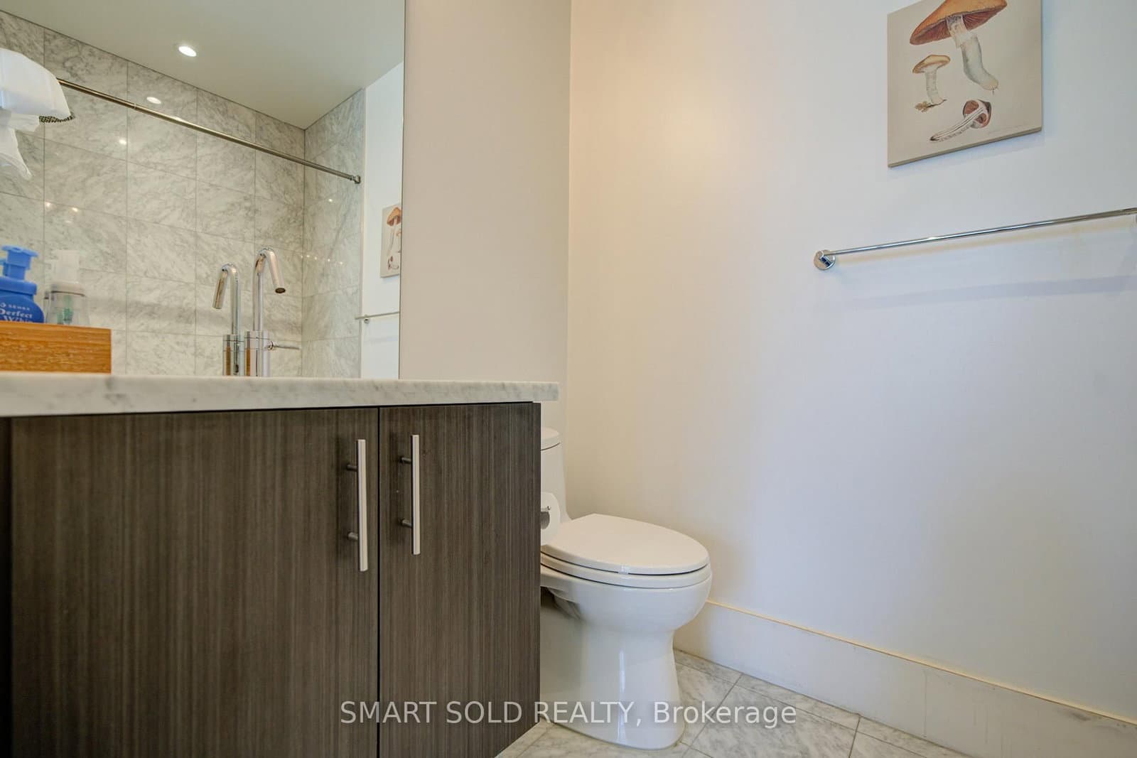 39 Queens Quay E, Unit 436 thumbnail 19