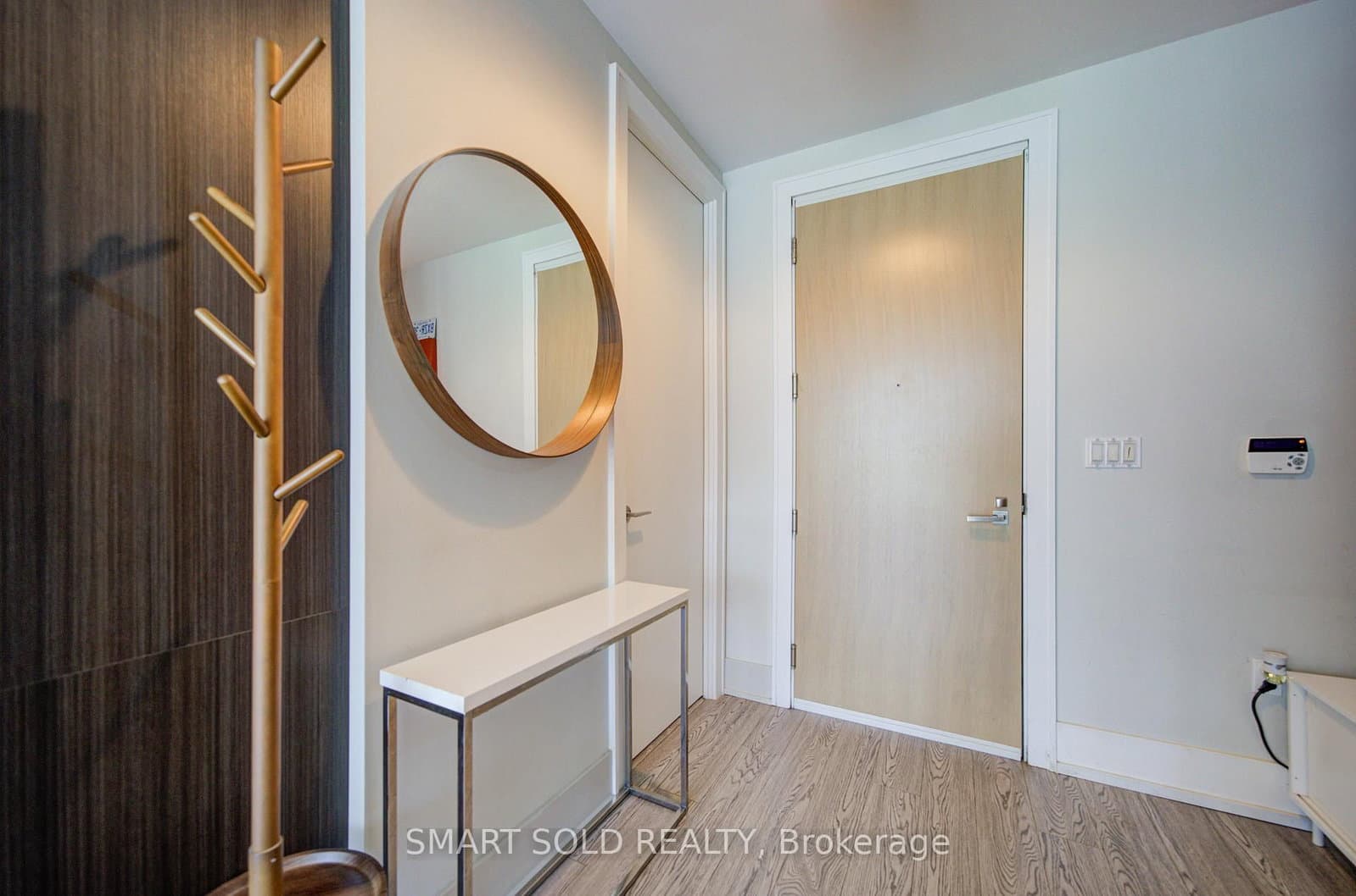 39 Queens Quay E, Unit 436 thumbnail 2