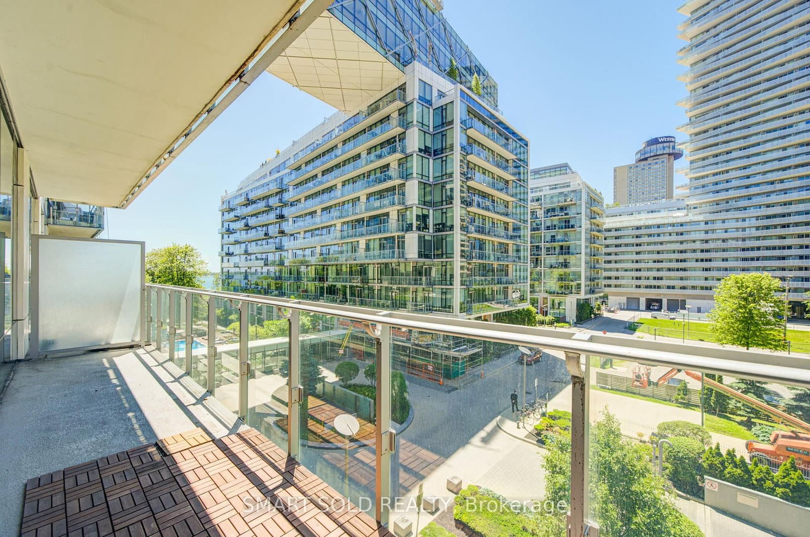 39 Queens Quay E, Unit 436 thumbnail 28